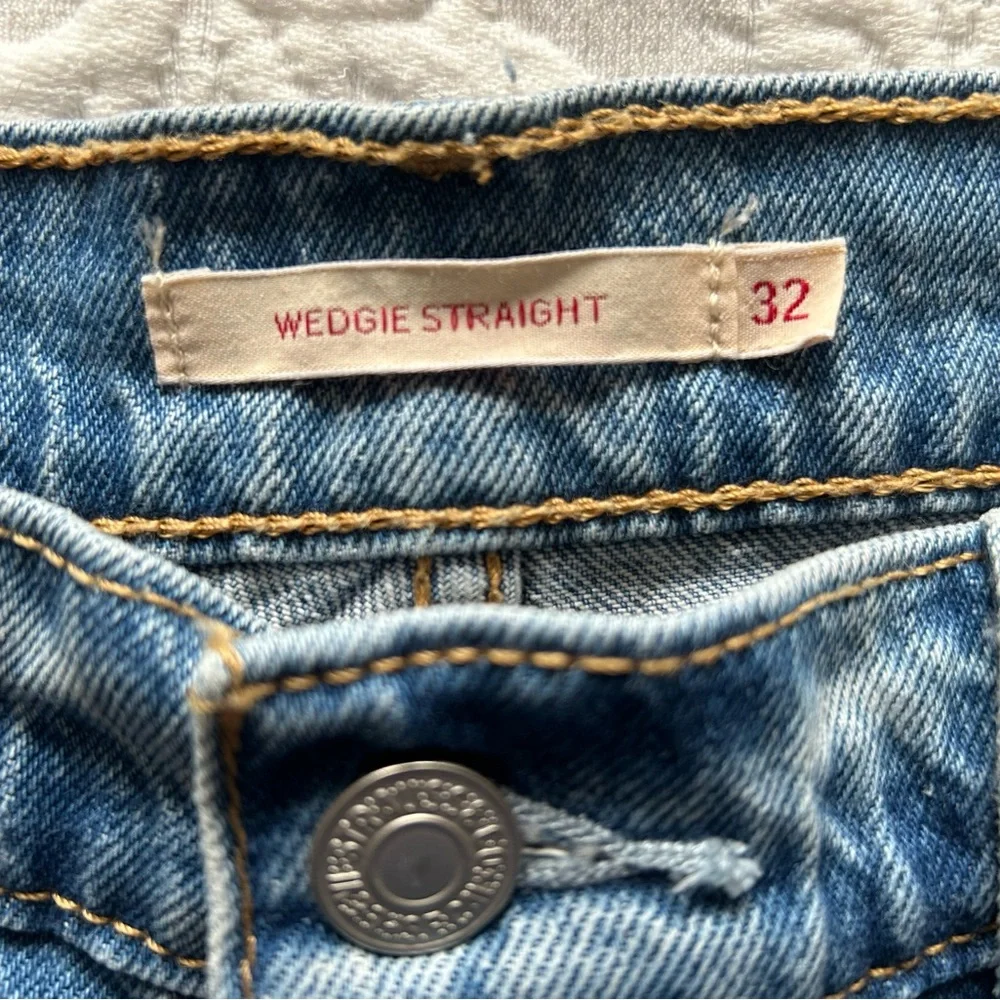 Levi's Wedgie Straight Jeans - NWOT - Size 32 x 30 - Picture 7 of 9